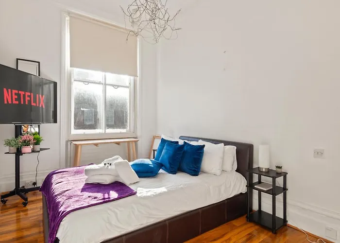 Sg, Classic Knightsbridge Loft Apartment