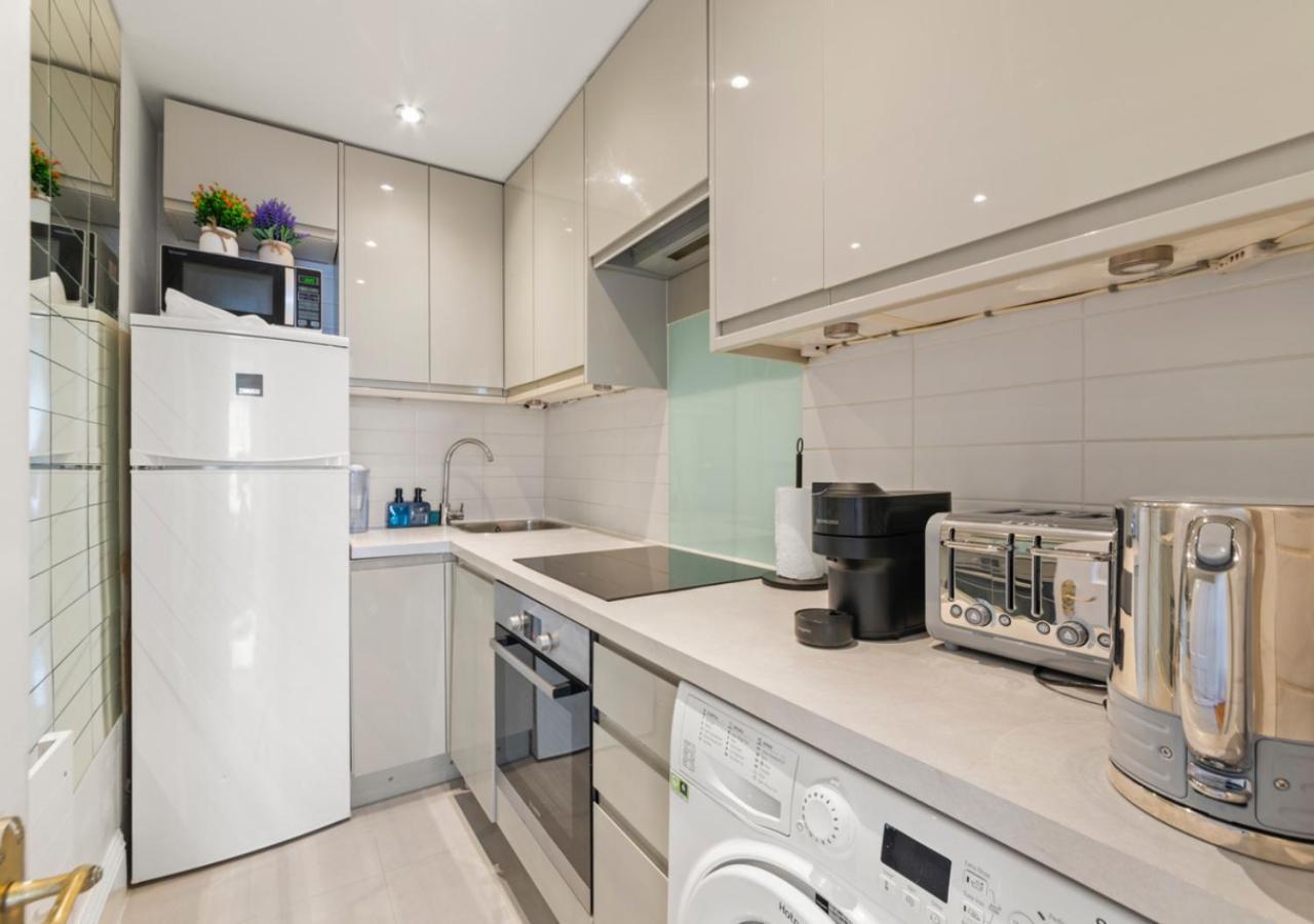 Sg, Classic Knightsbridge Loft Apartment London